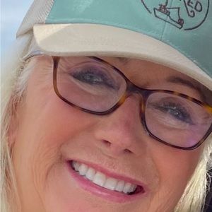 Meet your Posher, Deborah